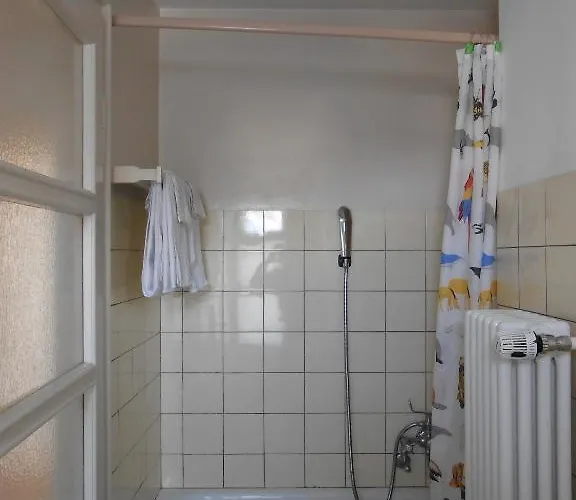 Trais Fluors Oda ve Kahvaltı